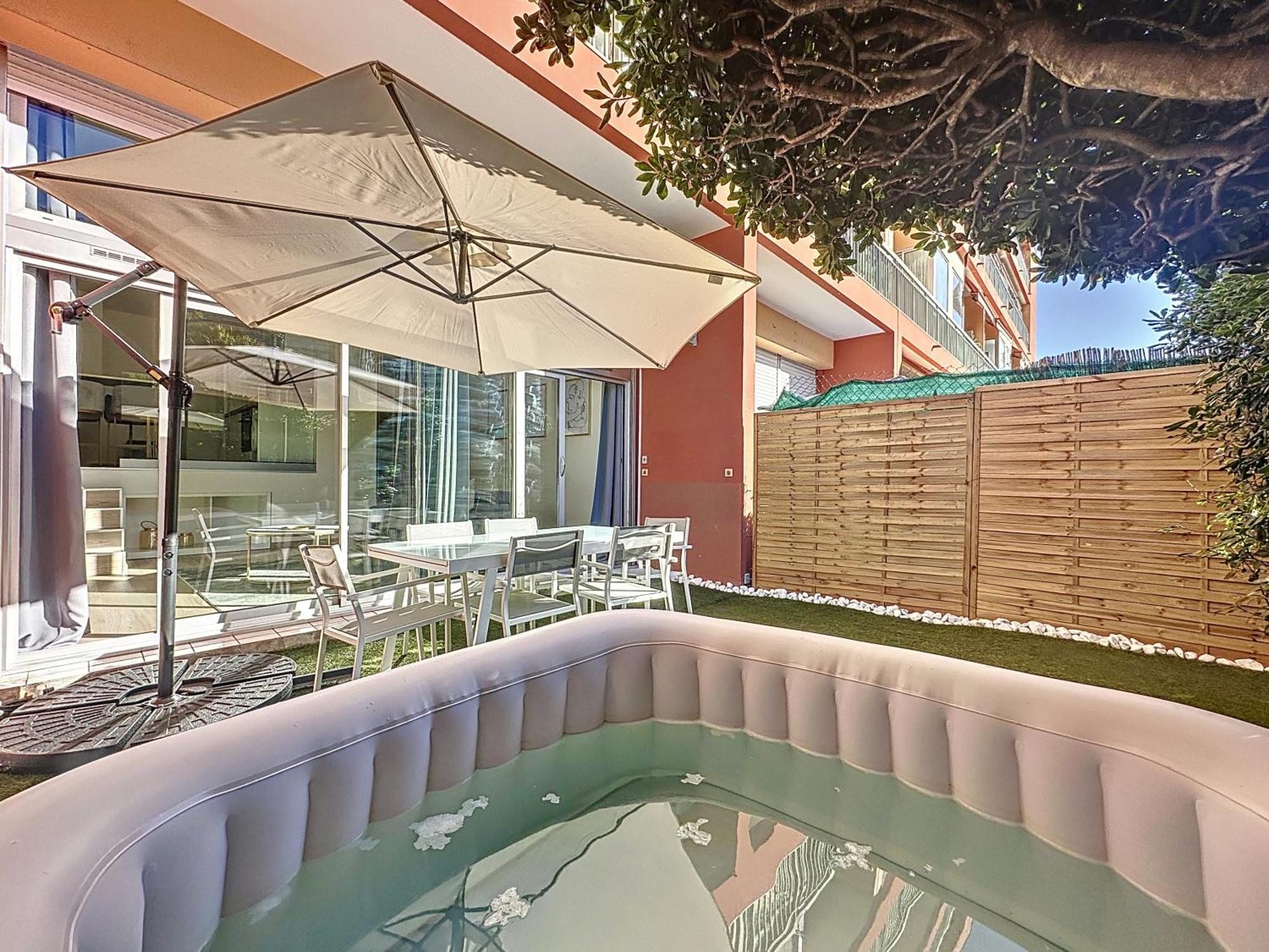 2 Pieces - Parking - Jacuzzi - Food & Drink - Love Ментона Экстерьер фото