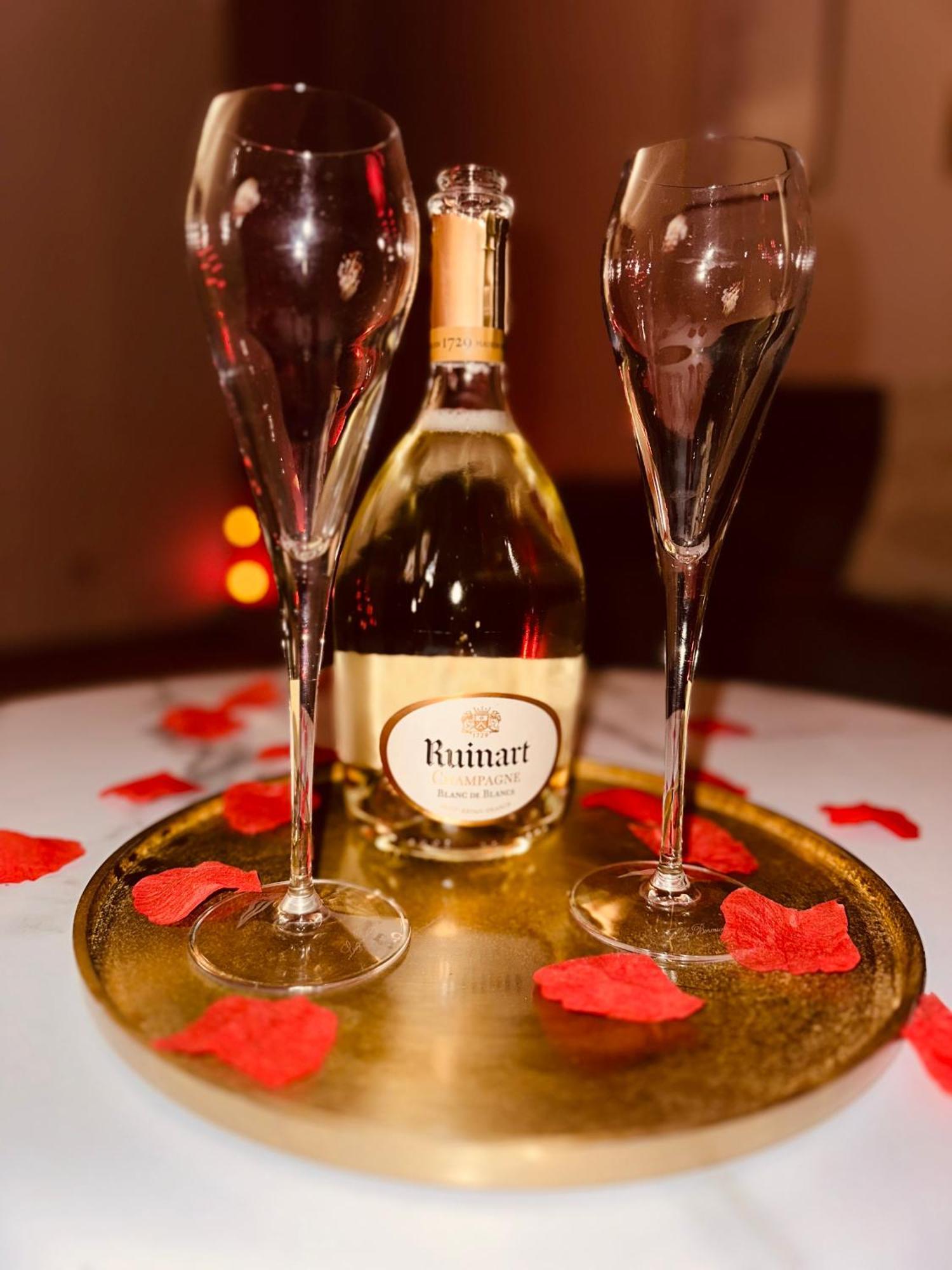 2 Pieces - Parking - Jacuzzi - Food & Drink - Love Ментона Экстерьер фото