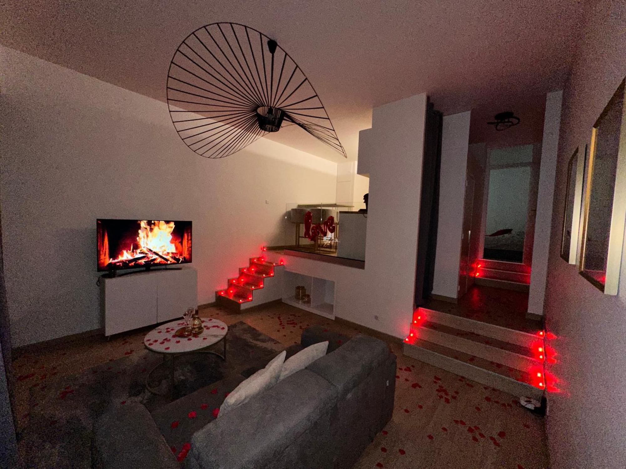 2 Pieces - Parking - Jacuzzi - Food & Drink - Love Ментона Экстерьер фото